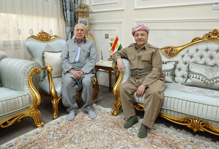 سەرۆک بارزانی و  خورشید شێرە ١.JPG