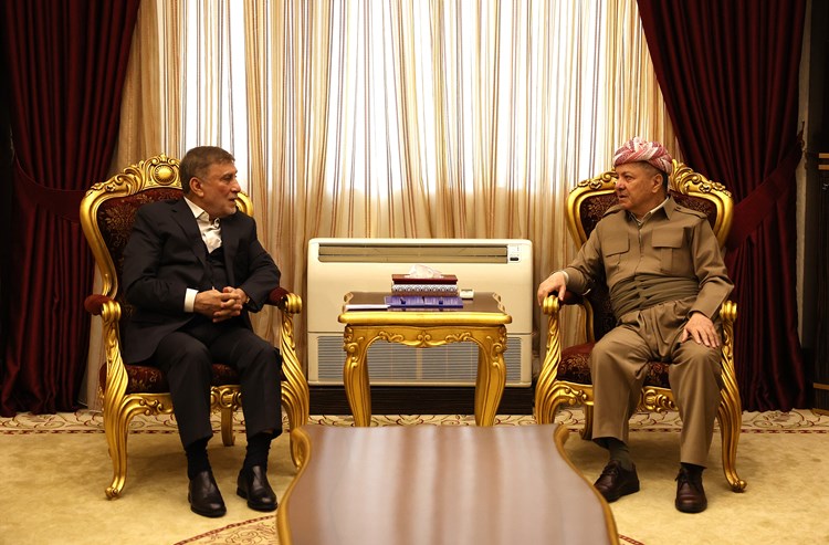 عزت شابەندەر 1.JPG